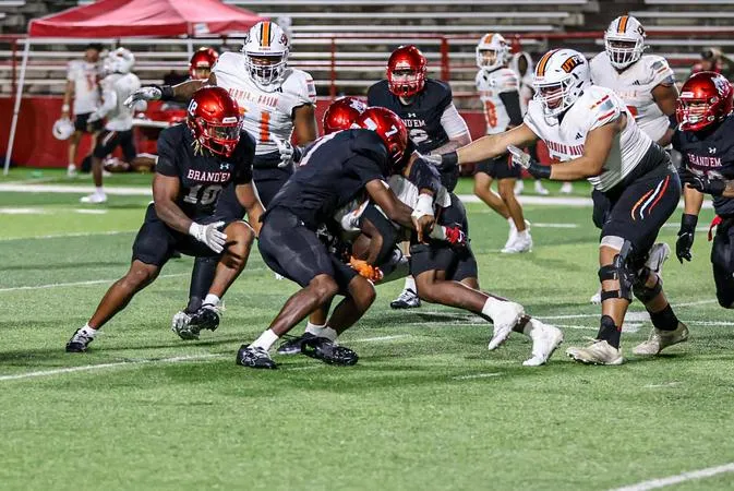 Lobos Battle Tough Against Wildcats