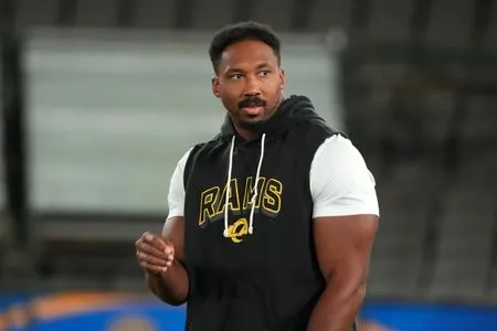 Report: Rams' Myles Garrett faces 6-week recovery from knee surgery