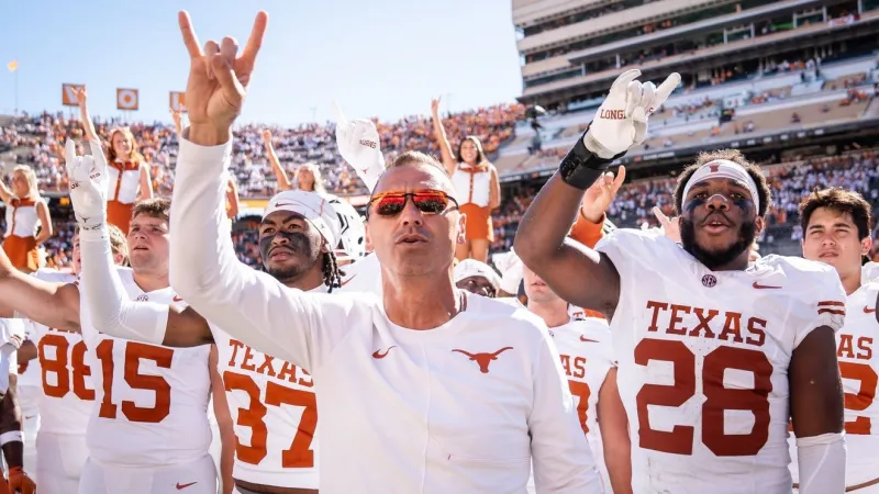 No. 1 Texas outlasts No. 14 Tennessee 20-17 in Knoxville with Trump watching