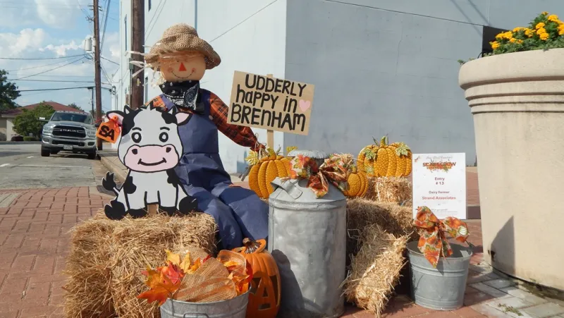 SCARECROWS ARRIVE IN DOWNTOWN BRENHAM