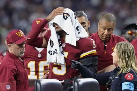 Commanders QB Jayden Daniels practices in limited capacity