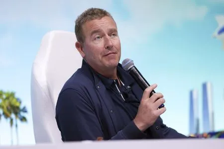 Report: Amazon agrees to extend Kirk Herbstreit's contract but can replace him