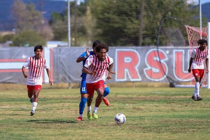 Lobos Battle Hilltoppers On The Road