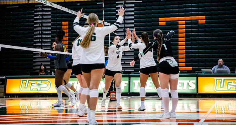UTD Powers Past St. Mary's in Four Sets