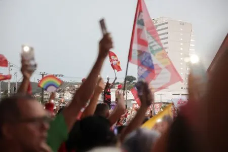 Brazil vote approaches with Lula and Bolsonaro polling in close race