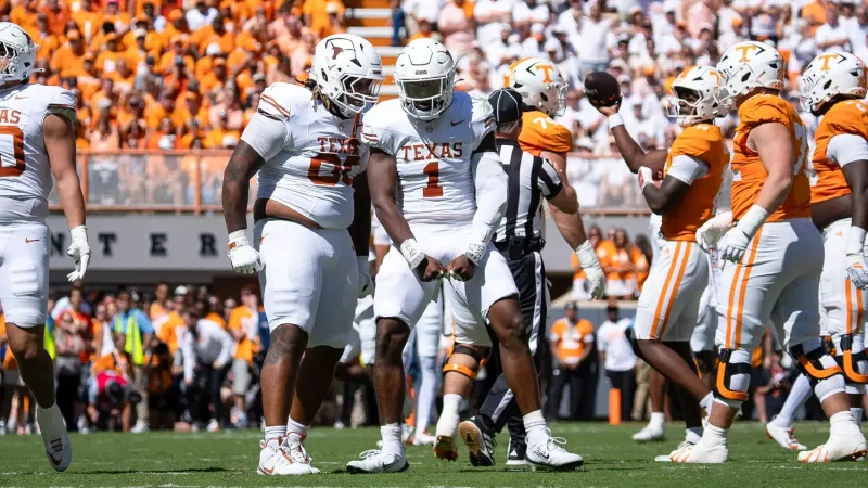 No. 1 Texas holds off No. 14 Tennessee 20-17 for first SEC win