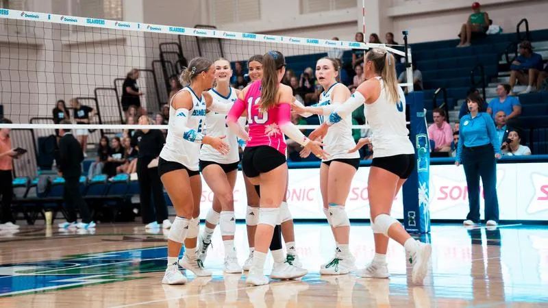 Islanders Sweep Houston Christian to Stay Unbeaten in Southland Play