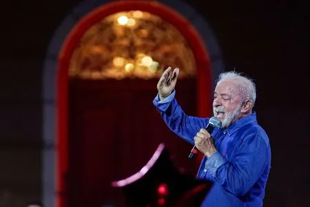 Lula leads Bolsonaro by 3 points in Brazil runoff scenario, Datafolha poll shows