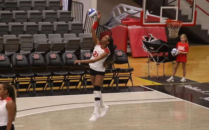 Nicholls defeats Lamar in straight sets