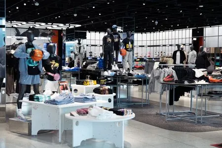 Analysis-Nike's struggles test investor confidence in CEO Hill's turnaround effort