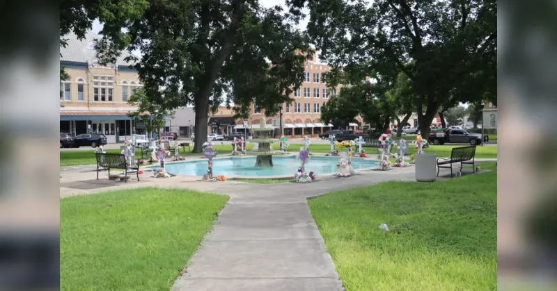 Robb memorial committee seeks public input on plaza