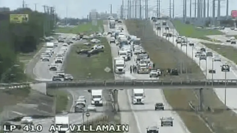 LIVE: Major crash blocks eastbound lanes near Espada Road
