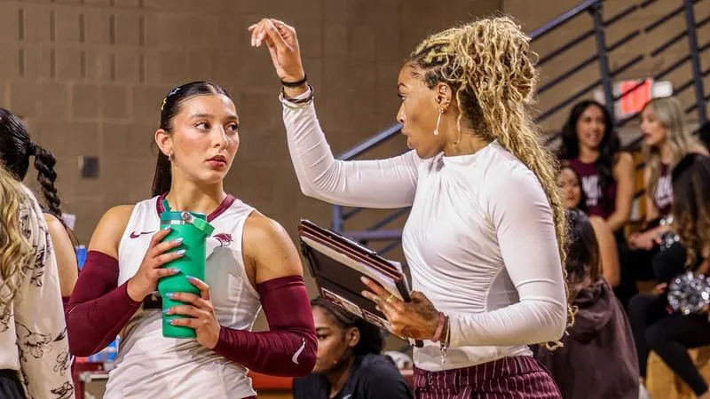 Sanchez Records Double-Double as TAMIU Falls at St. Mary's