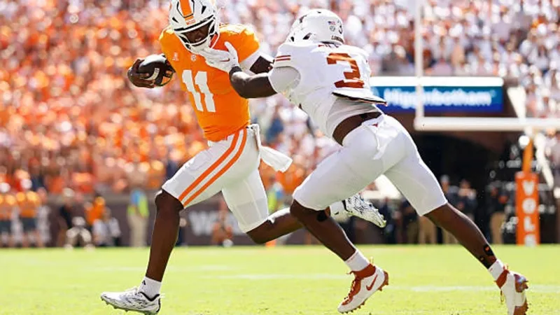 #1 Texas survives Tennessee thriller 20-17