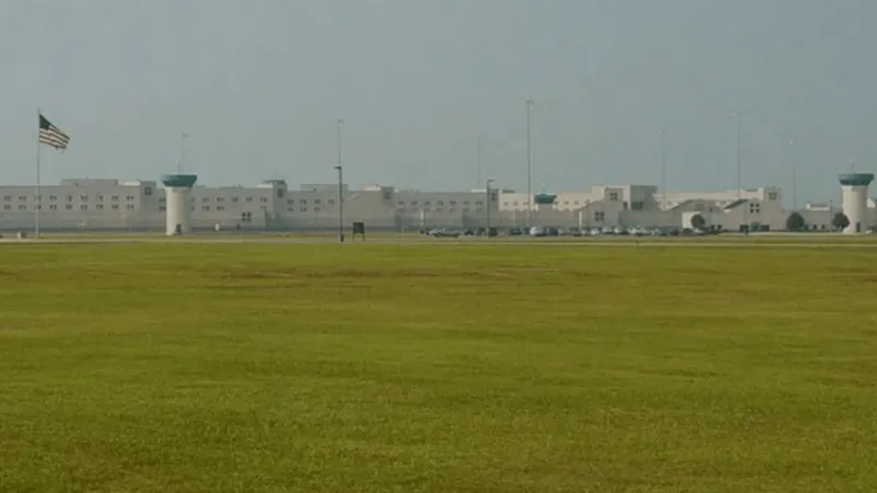 Fatal fight: Inmate dies after prisoners go at it in federal penitentiary