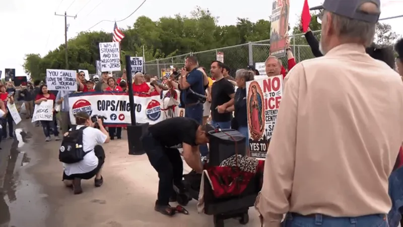 LIVE | Protesters gather outside East Side ICE Facility in San Antonio