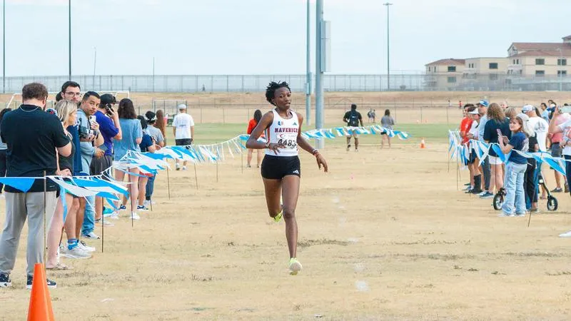 Jepkosgei breaks own program record as Mavericks compete in Chile Pepper Festival