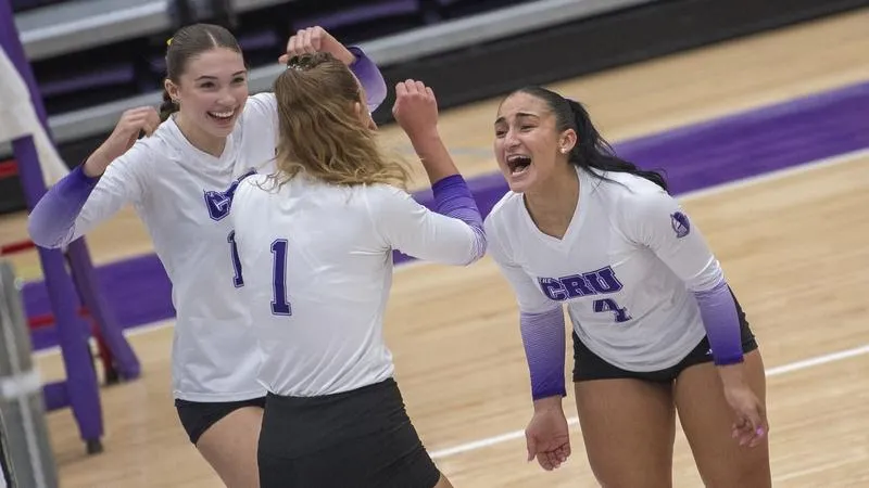 Women's Volleyball beats ETBU 3-1