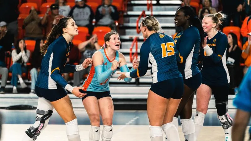 UTEP Volleyball Adds UNLV to the Burn Book in Straight-Set Revenge