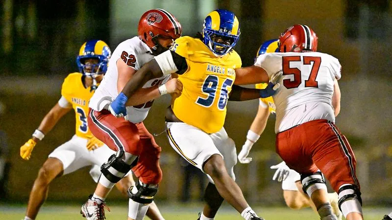 Football Falls to No. 12 Central Washington in Home Battle