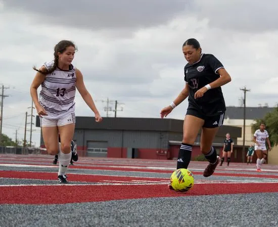 McMurry Dominates Second Half in 6-0 Win Over Schreiner
