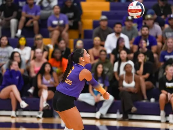 Volleyball Splits at SCAC Crossover