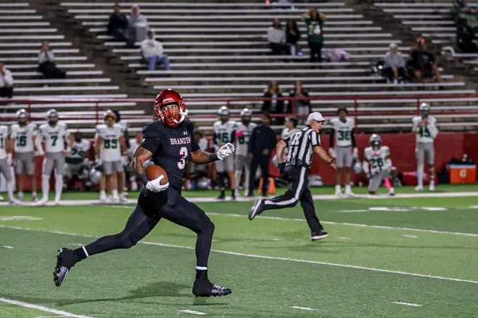 Lobos Race Past Greyhounds
