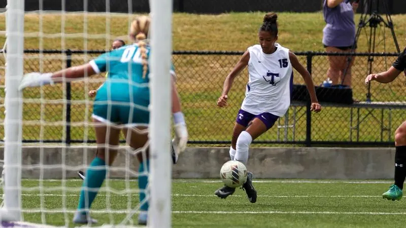 Texans draw in Little Rock, maintain even mark in conference play