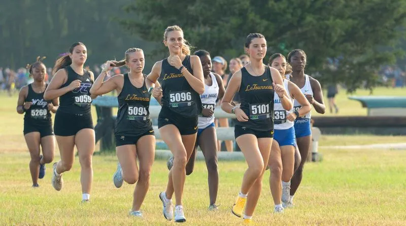 Women's Cross Country Sets Personal Records at Chile Pepper Festival