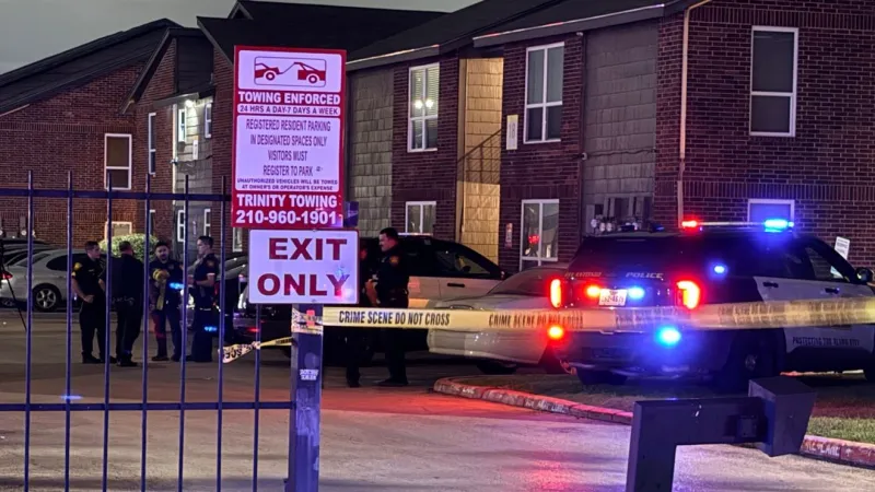 Man shot in face during argument at West Side apartment complex