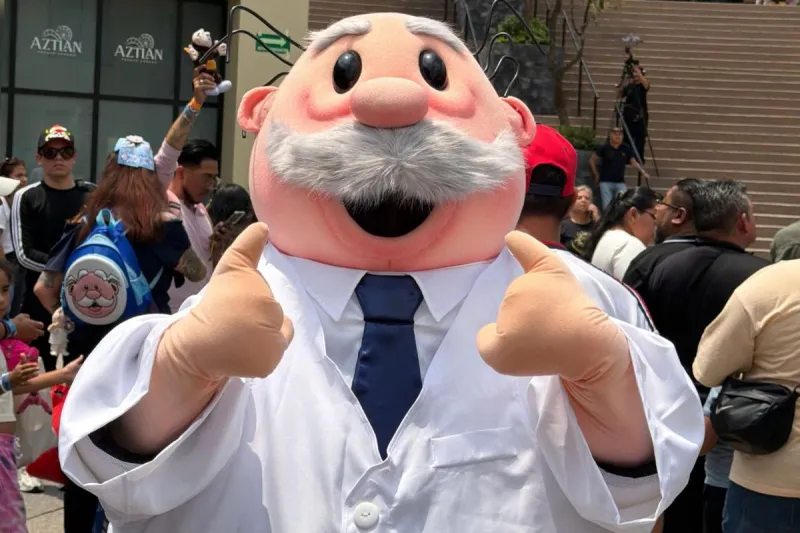 Dr. Simi Fans Get a Special Meet and Greet in El Paso