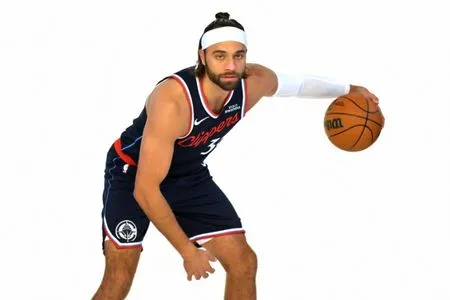 Clippers' Max Strus (torn plantar fascia) out for start of season
