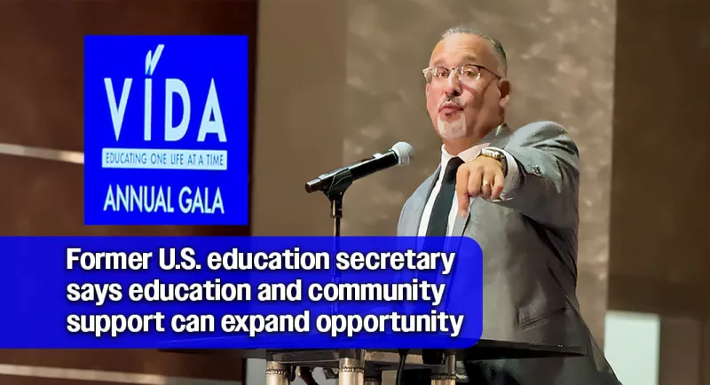 Cardona Tells VIDA Students Their Background Is a Strength
