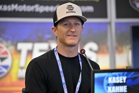 Kasey Kahne returning to full-time racing in '27 in Spire truck