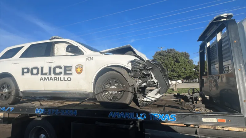 Amarillo police officer, passenger hurt in four-vehicle crash on Coulter