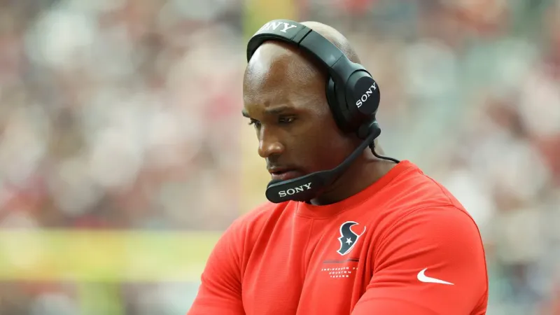 Texans' DeMeco Ryans taking over defensive playcalling duties
