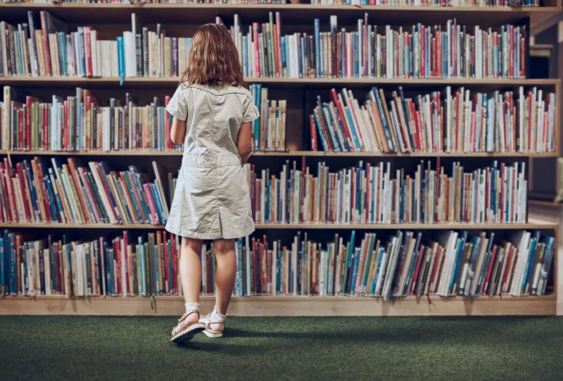 Texas senators discuss tightening school library book law