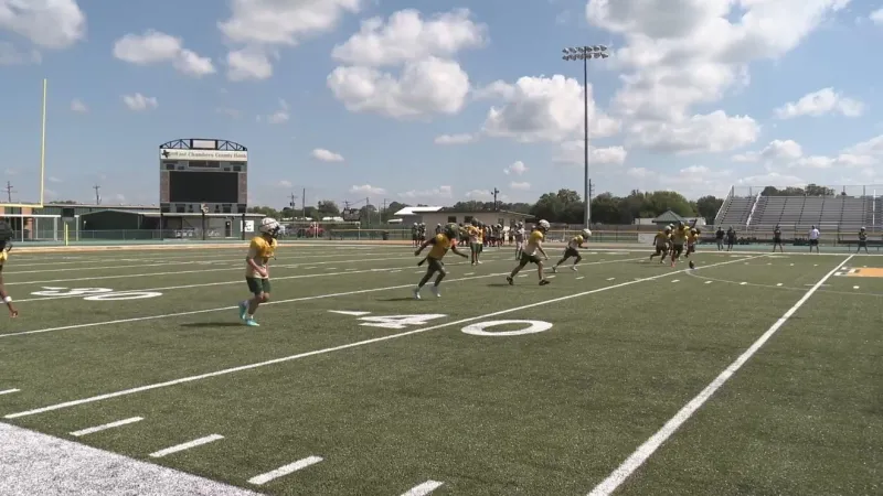 East Chambers faces Orangefield in key district showdown with title hopes on line