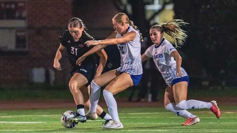 Women's Soccer Keeps Rolling, Routs Islanders
