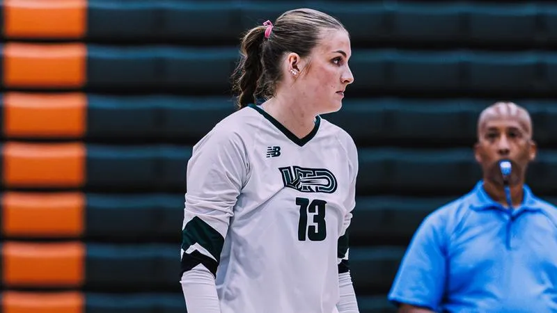 Comets Fall in Five to Mustangs