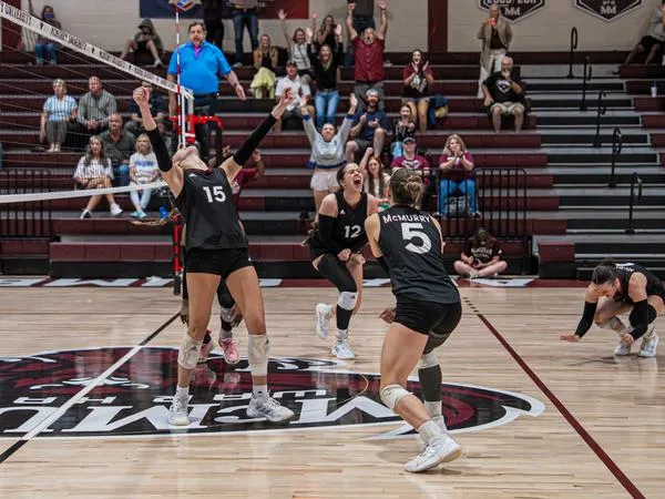 McMurry Takes Down Ranked ETBU at Kimbrell Arena