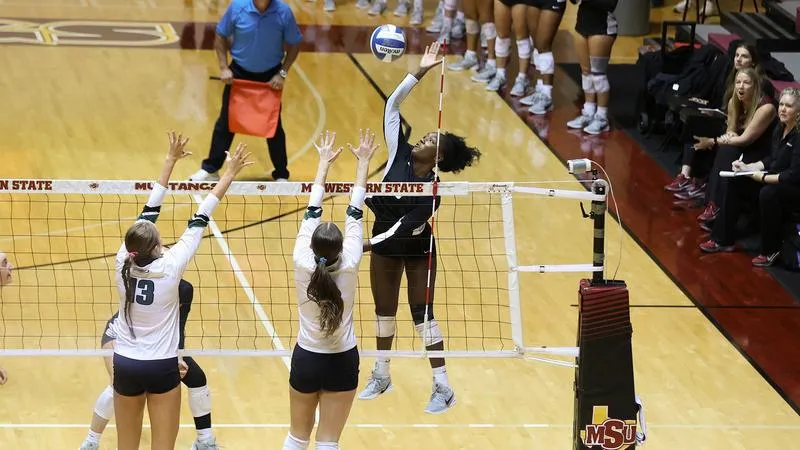 Five straight wins for Mustangs after five-set victory over UT Dallas