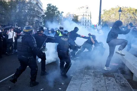 French policing under scrutiny as student protest injuries mount