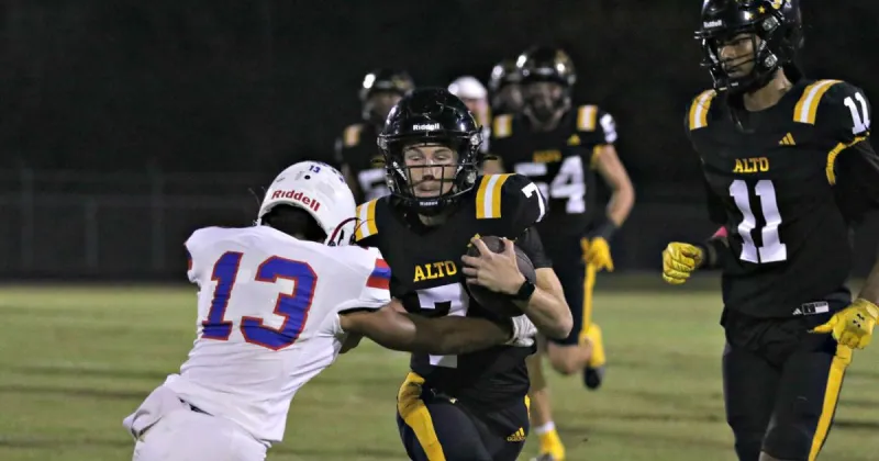 'Jackets score early, often to roll Wildcats, 63-24