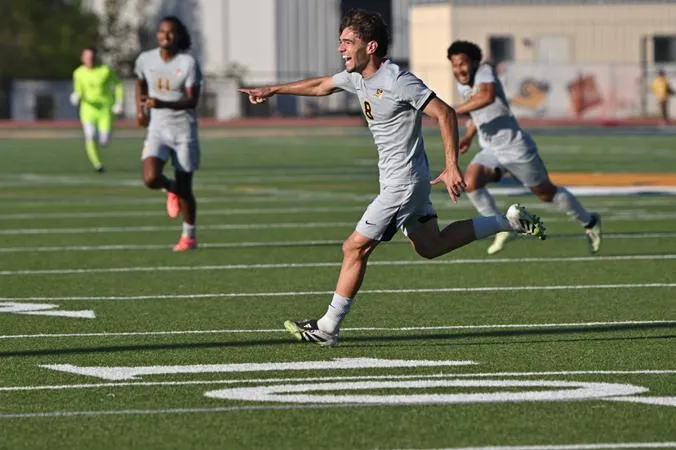 MSOC: Stefane Scores in Dying Seconds to Clinch 2-1 Victory
