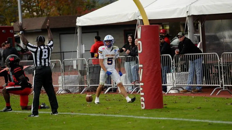 Javelinas outlast Wolves in wild shootout