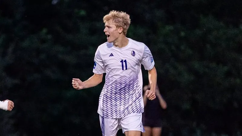 Men's Soccer earns come-from-behind win in final minutes against Hardin-Simmons