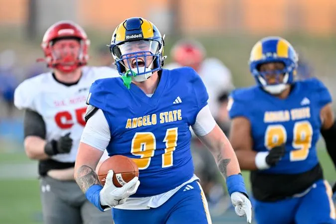 Football Shuts Out Sul Ross State in Dominant Homecoming Victory