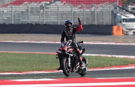Motorcycling-Bezzecchi pips Fernandez to win Indonesian GP, Martin retakes championship lead