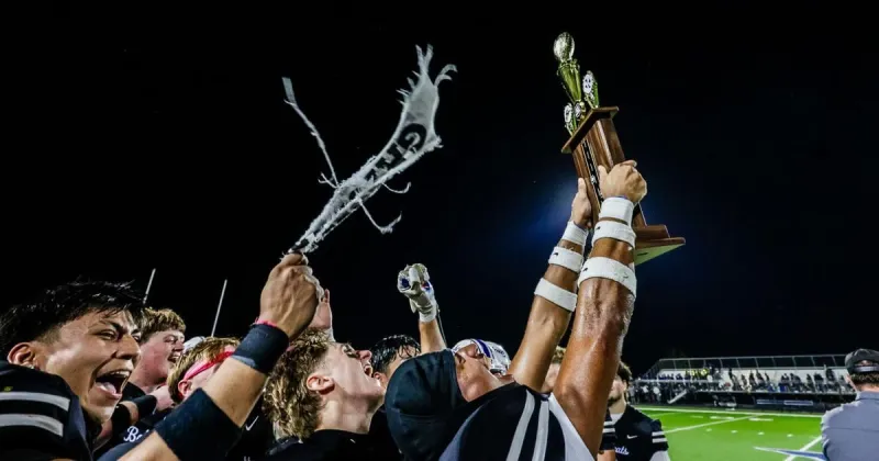 Week 7 football scores: Krum surges past Sanger in 'Back Road Brawl'; Aubrey upsets No. 3 Decatur